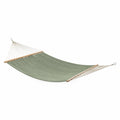 Hamaca de poliéster verde para exterior con barras de madera